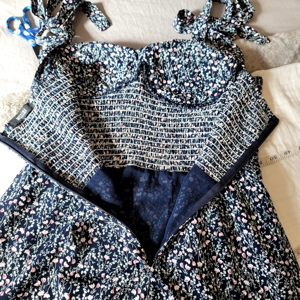 MISS LOLA Tie Shoulder Floral Smocked Dress size Large - Picture 10 of 16